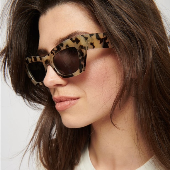 NWT Oval Cat-Eye Sunglasses - Picture 1 of 6